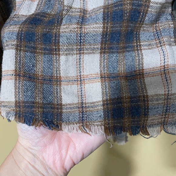 🎈3/$20 Democracy Plaid Button Down Shirt in Gray and Blue - Picture 7 of 8